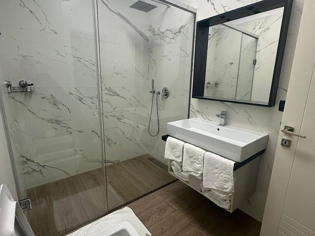 Hotel Vila Tirana Zewnętrze zdjęcie
